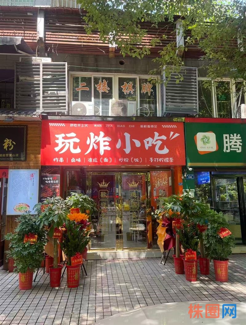 旺铺转让位置好；周边有小学因发展新业务便宜转；楼上楼下两层面积90平方米；3800一个月设备齐全还有
