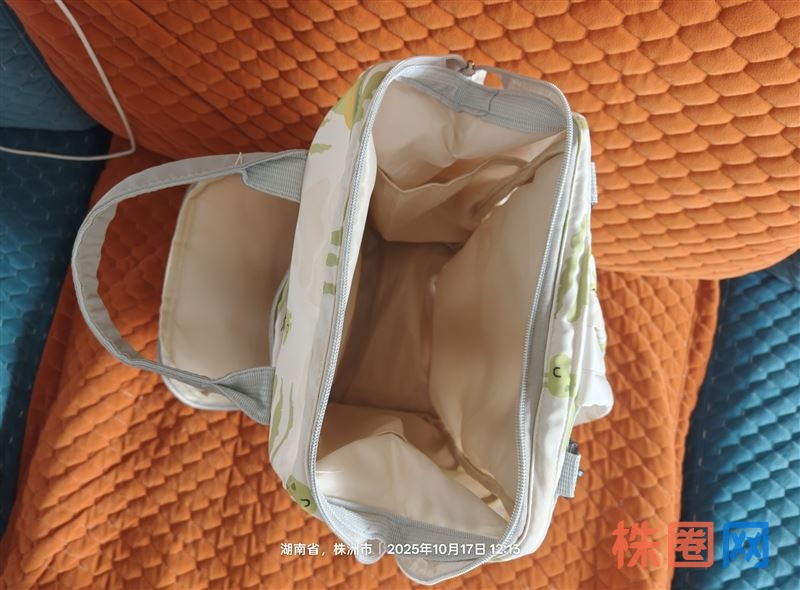 妈咪双肩包帆布,长途旅行用过一两次,现在用不上了,出掉~ 容量大,带娃出门很方便,收纳空间多,适合