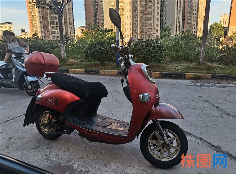 王力电动车 当初丢车包赔的车型 续航最少35到40公里 外观一般般 湘潭开到株洲没点的问题 亲测 好