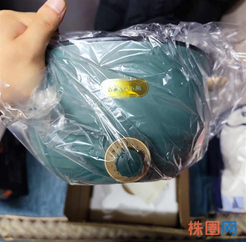 小熊 萌家电的电热锅 蒸煮都能用 烟草公司送的 全新未使用 便宜转让 不还价 最好自提 外地不包邮