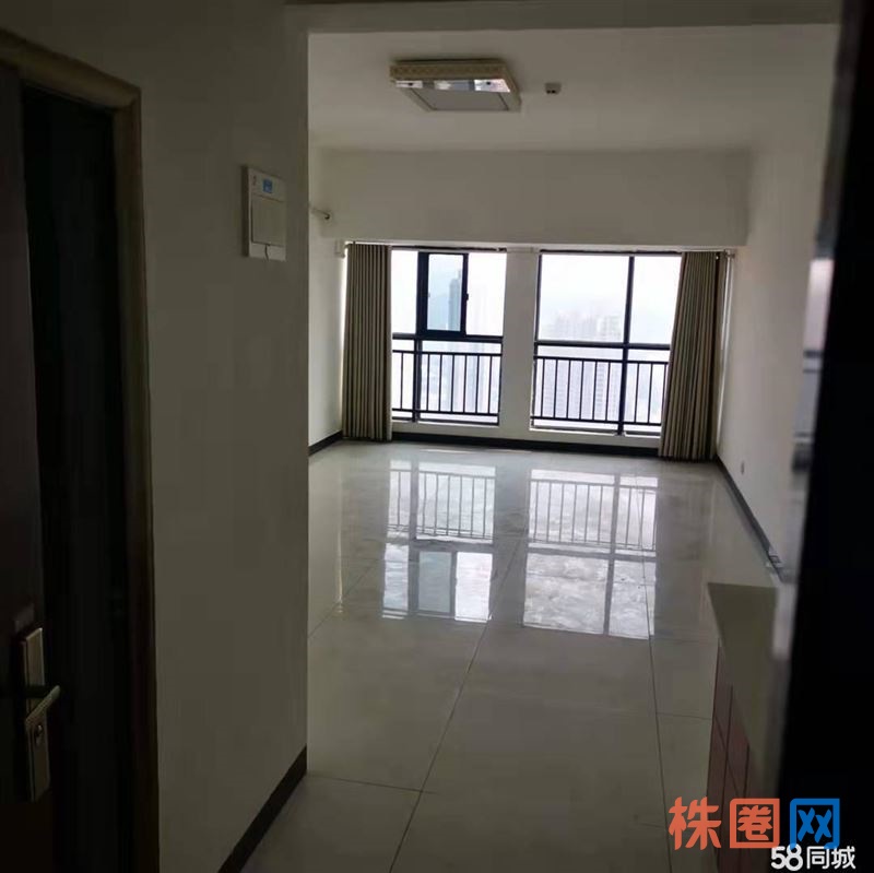 红旗广场，银泰财富广场1栋26楼，55平米房屋出租，交通方便、位置佳、视野开阔！适合！价格可面议！