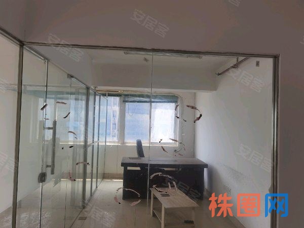 株洲市中心广场王府井紧邻株洲百货大楼福鑫大厦 1室0厅1卫 