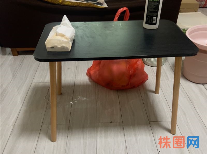 黑色小茶几 桌面80*40 原木色桌腿 可拆卸收纳 家里换家具便宜出 桌面干净整洁 适合客厅卧室当